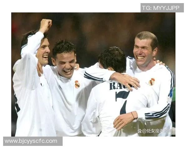 足球明星合照高清大集合展现球场魅力与友谊瞬间